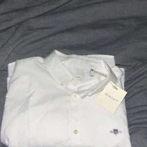 Gant skjorta (Helt ny) - Helt ny och oanvänd gant skjorta i storlek 176 som motsvar/passar S