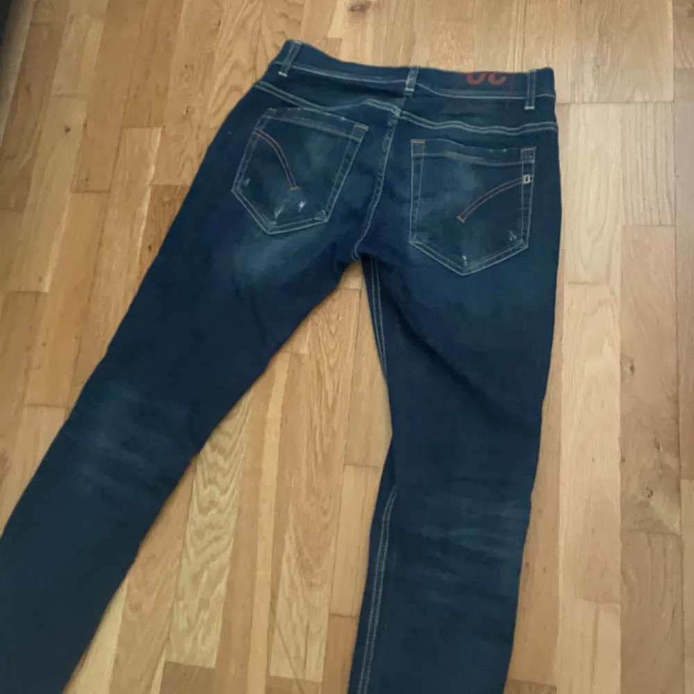 Dondup Jeans i nyskick, modell George Skinny fit och storlek 30. Jeans & Byxor.