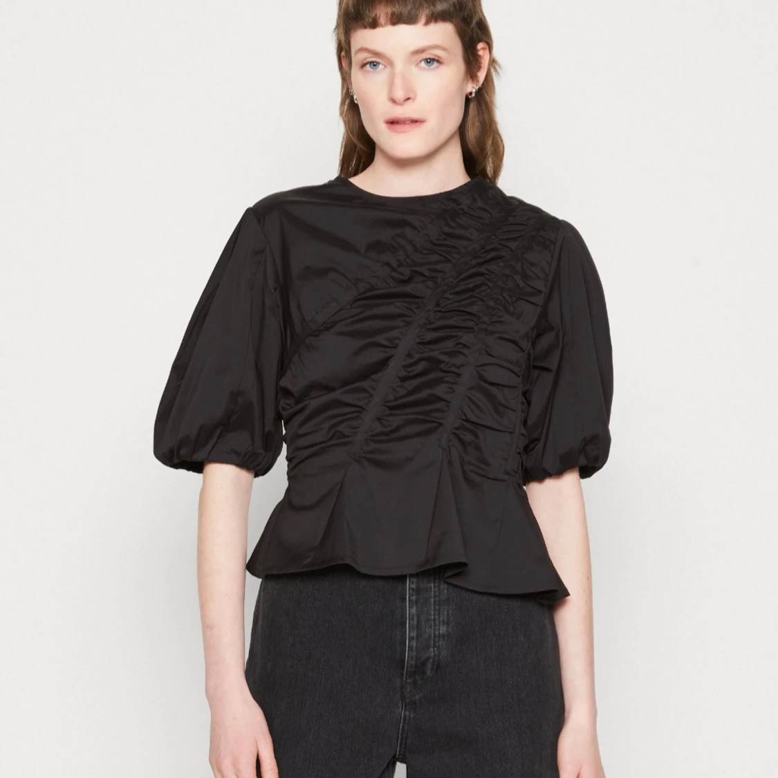 Svart blus från Gestuz  - 92