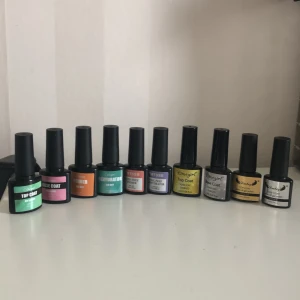 Gellack  - Vissa gellack använda men mycket kvar och vissa bara swatchade! Resten nytt och aldrig använt. Magneter till magnetlack!