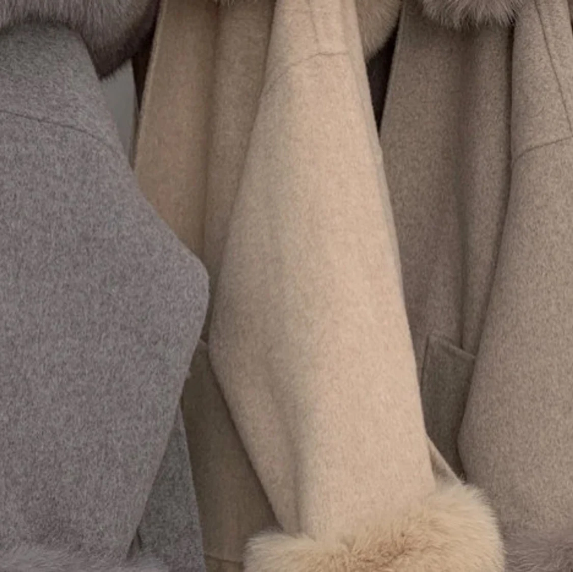 Beige pälskappa  - 90