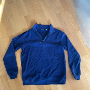 Polo Ralph Laurent half zip  - Säljer min half zip, inga defekter eller fläckar. 