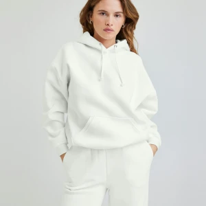 Vit Hoodie - Vanlig vit hoodie från bikbok i storlek xs, jättemysig 💕