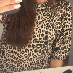 Fin leopard tröja i bra skick - Leopard tröja, bra skick kommer ej till anvönding 