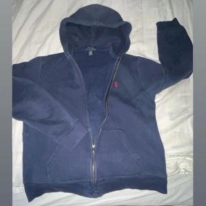 Polo Ralph Lauren zip-up - Har blivit för liten så måste tyvärr sälja den