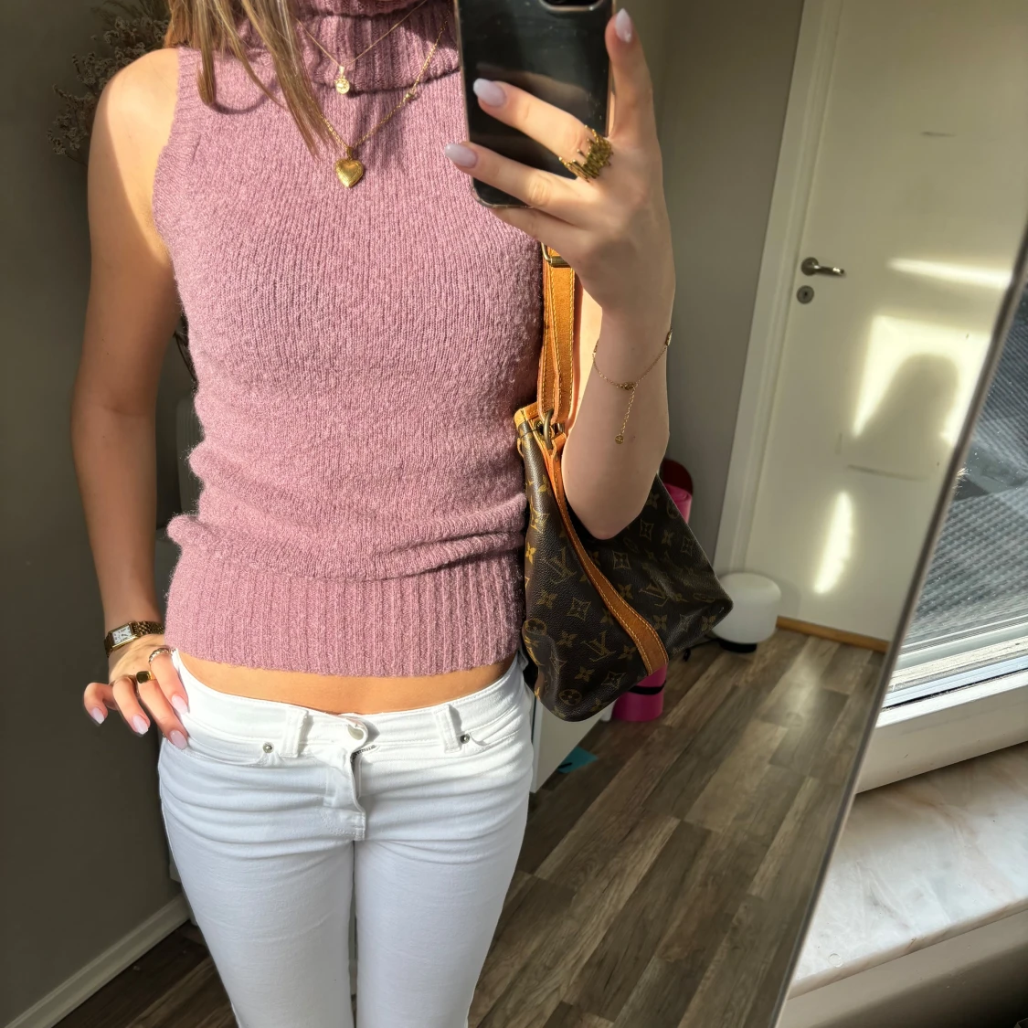 Stickad tröja med krage utan ärmar