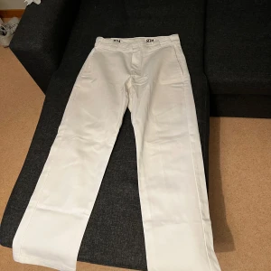 Dickies byxor vit 30/30 - Bra skicka  Endast använt några gånger  Inga hål eller fläckar 