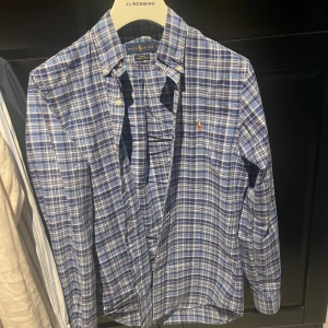 Ralph lauren skjorta - Skick 9/10 Storlek S Ny pris 1600kr Pris 399kr