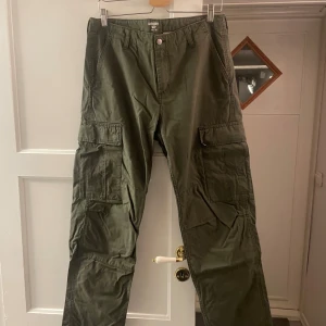 Cargo pants  - Cargo pants från Carhartt! Super skick!💚