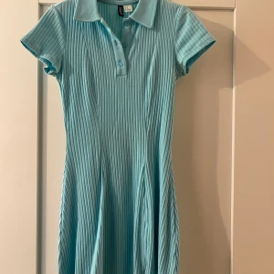 Klänning  - Bra skick  Använd få gånger 