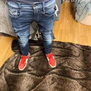 Replay jeans - Säljer dessa sjukt feta replay Anbass slimfit jeans. Inga deffekter vad jag hittat och sjukt sköna och stretchiga.