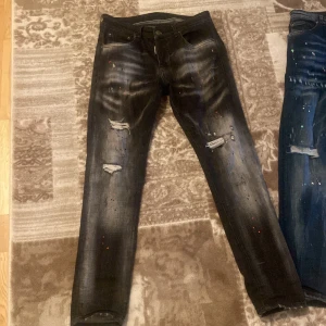 Dsq 2 svart,mörkblå  - Båda är jätte sköna och ha på sig har knappast använt dom dome ÄKTA har kvittot 