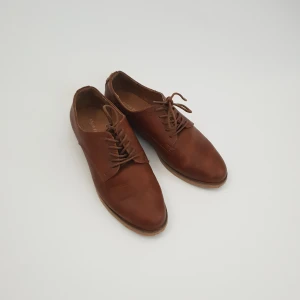 Brogues - Står strlk 38. Men de är mer som 36