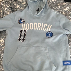 Hoodrich tröja  - En använd hoodrich tröja köpt från jd för 750 