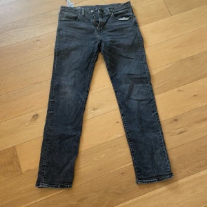 Levis jeans 502 - W32 L34, bra skick