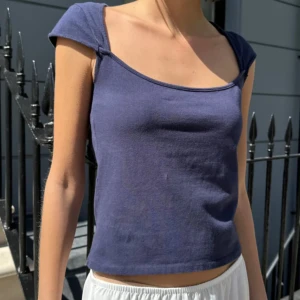 Brandy melville topp - Mörkblå brandy topp som är använd en gång❤️
