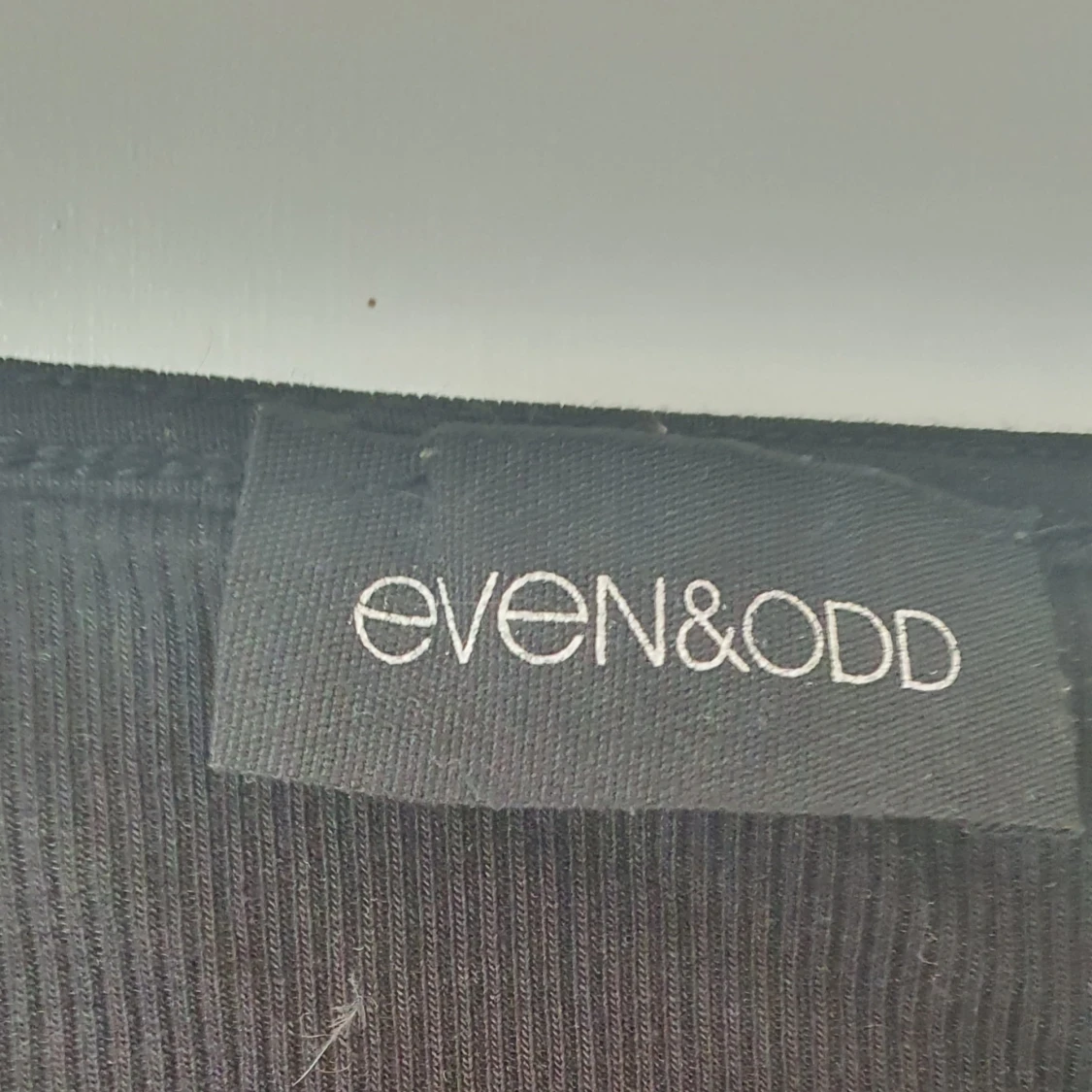 Svart ribbad linnetopp från Even&Odd - 92