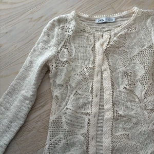 Zara tröja  - Super söt zara tröja! Som ny, storlek s kan passa M också!