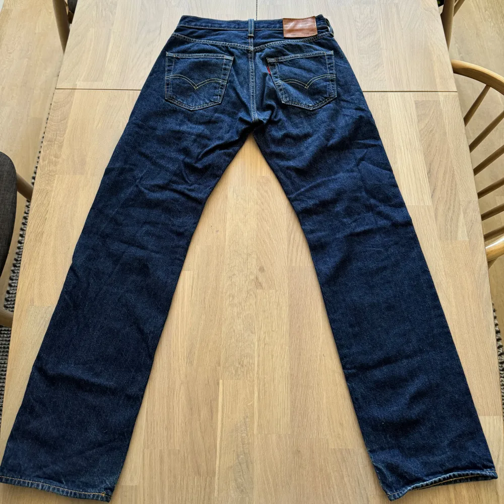 Hej säljer nu mina gamla Levis 501 då det inte passar mig längre. Jeansens skick är 8/10. Pris kan diskuteras vid snabb affär. . Jeans & Byxor.