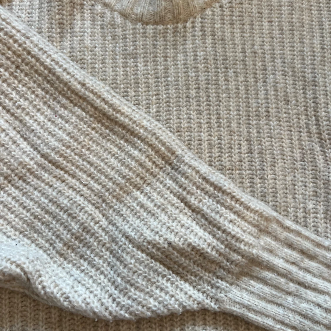 Stickad tröja🤍 - 90