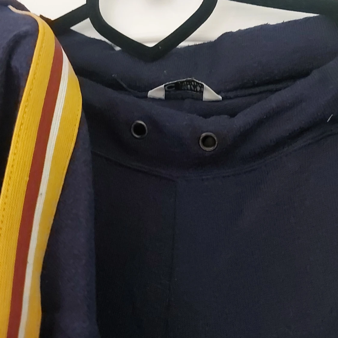 Mörkblå hoodie med byxor från Catskill University - 92