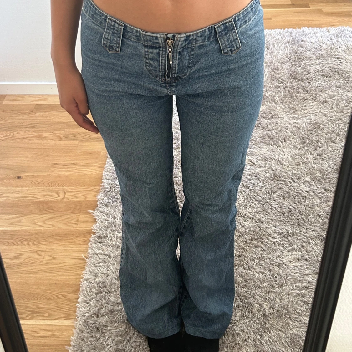 Mid waist bootcut jeans