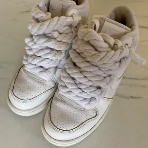 Nike sneakers - Vita nike mid