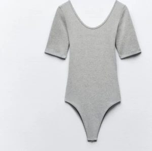 Topp - Body alddig använd prislappen kvar, slutsåld 