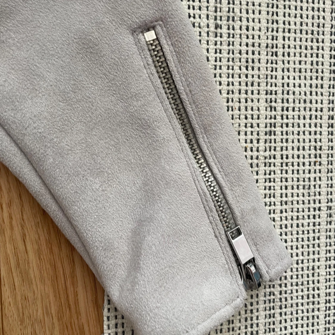 Ljusgrå mockajacka från Zara Basic - 92