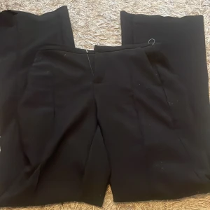 Kostym byxor - Snygga kostym byxor från Gina i storlek xs, köp direkt för 140, köp via Swish och köparen stor för frakten💞