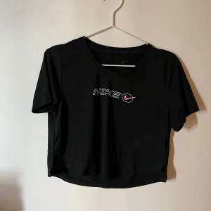 Nike träningströja - Träningströja från Nike. Helt ny utan prislapp. 