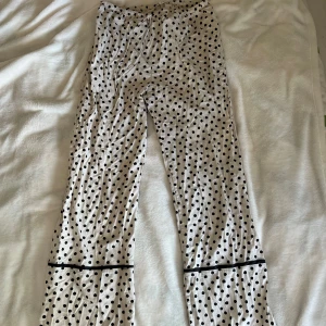 Byxor zara - Långa i benen då jag sytt om de (jag är 175) Bra skick! 
