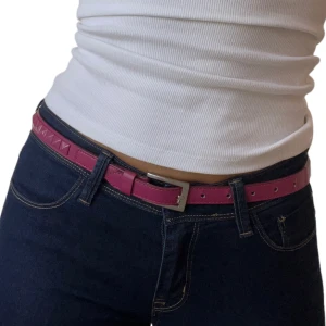 Rosa bälte med nitar - Rosa bälte med nitar (89 cm lång) 💖 Finns ett matchande armband på min sida🌞