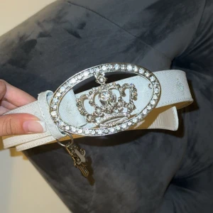 Friis & company bälte - Så vackert och unikt bälte från Fris & Company som jag säljer då det ej kommer till användning❤️ Väldigt bra skick endast en liten missfärgning (se bild)