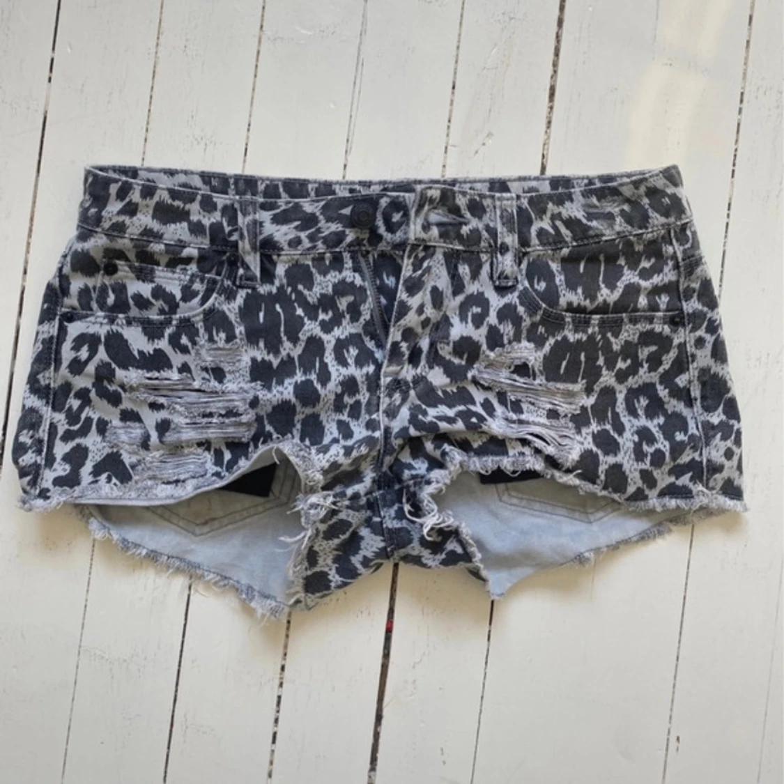 Jeansshorts med leopard mönster - 90