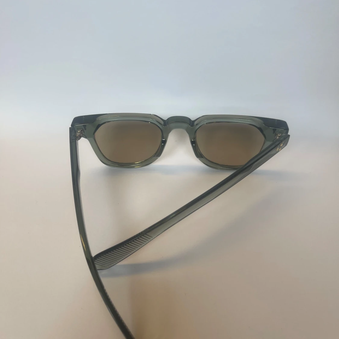 Grågröna solglasögon  - 90