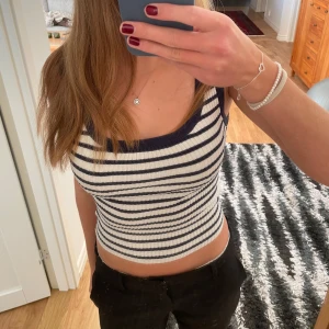 Linne - Superfint randigt linne i storlek XS, men passar perfekt på mig som har storlek S😍Skriv för fler bilder eller frågor❤️