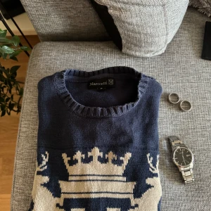 Marcetti stickad tröja - Stickad lite tjockare tröja i 90 tals stil från marcetti i storlek S som passar perfekt för höst/vinter