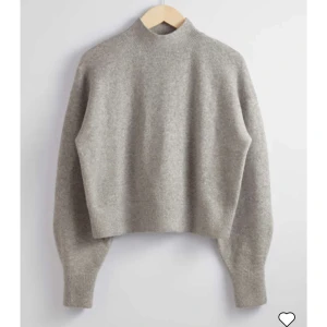 Other stories tröja - Jätte fin stickad tröja ifrån Other stories! Skriv för egna bilder osv💕