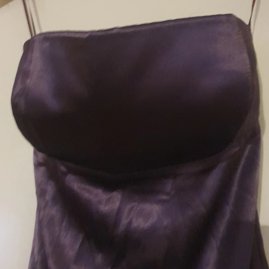 Lila axelbandslös klänning - 91