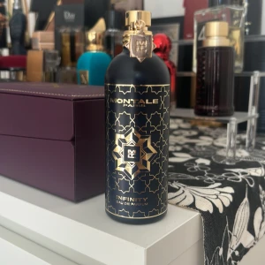 Infinity montale fin cherry doft  - Har använd en gång så hade sagt minst 95ml av 100ml så den är ganska ny doften va inte för mig det va en blind buy som gick inte hem, kan byta ut den också