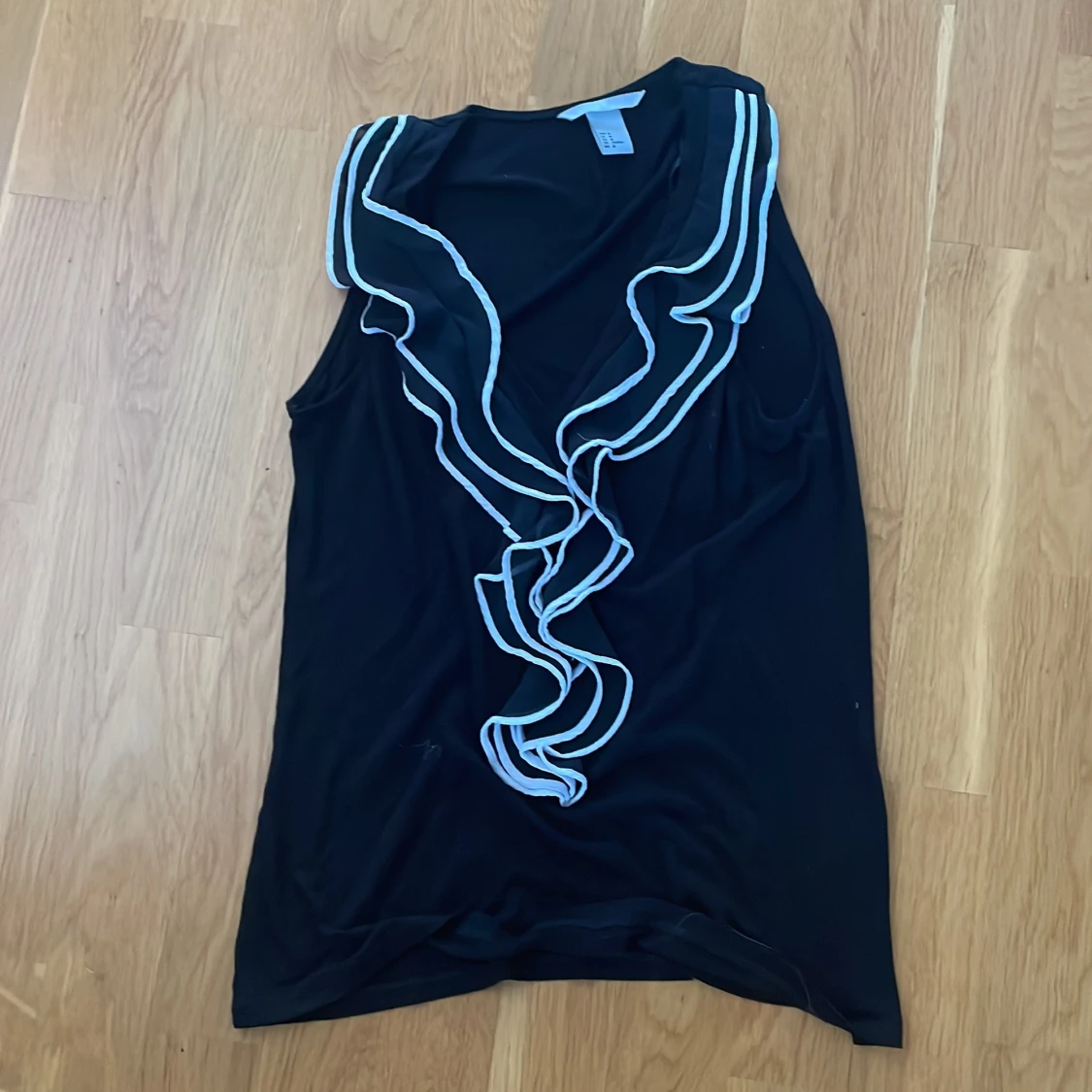 💓Svartvit Volang Blus💓