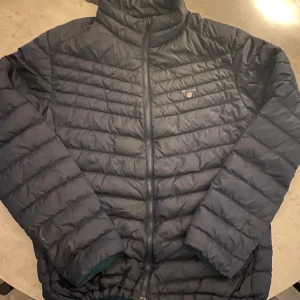 Gant jacka - Jacka i bra skick! Bud funkar🙂