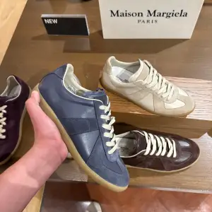 Söker maison margiela skor i just denna färg storlek 44, skriv gärna om ni har ett par eller kan lösa ett par😊🙌!