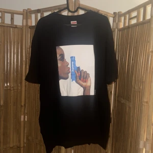 Supreme tee XL - Mycket bra skick! Skriv innan du köper True to size
