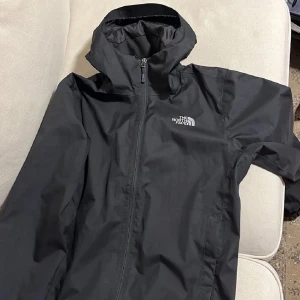 North face jacka - Säljer denna northface jacka pga för stor köpte för 1299 säljer för 799. Skick 10/10