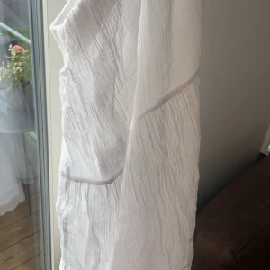 Vit Gina kjol - Väldigt gullig kjol fluffig som ett moln men för kort för mig