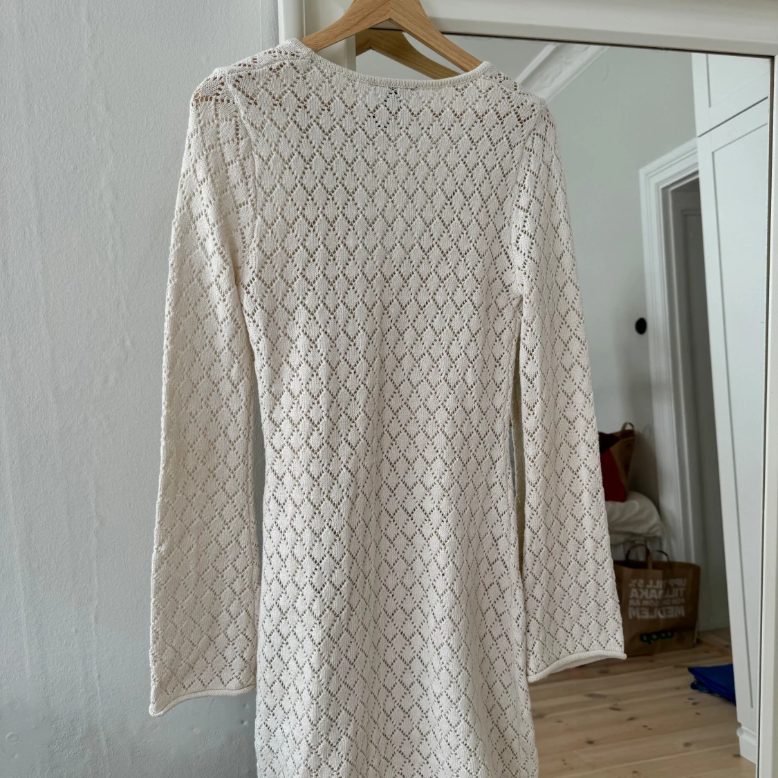 Vit stickad klänning från Lindex - 91