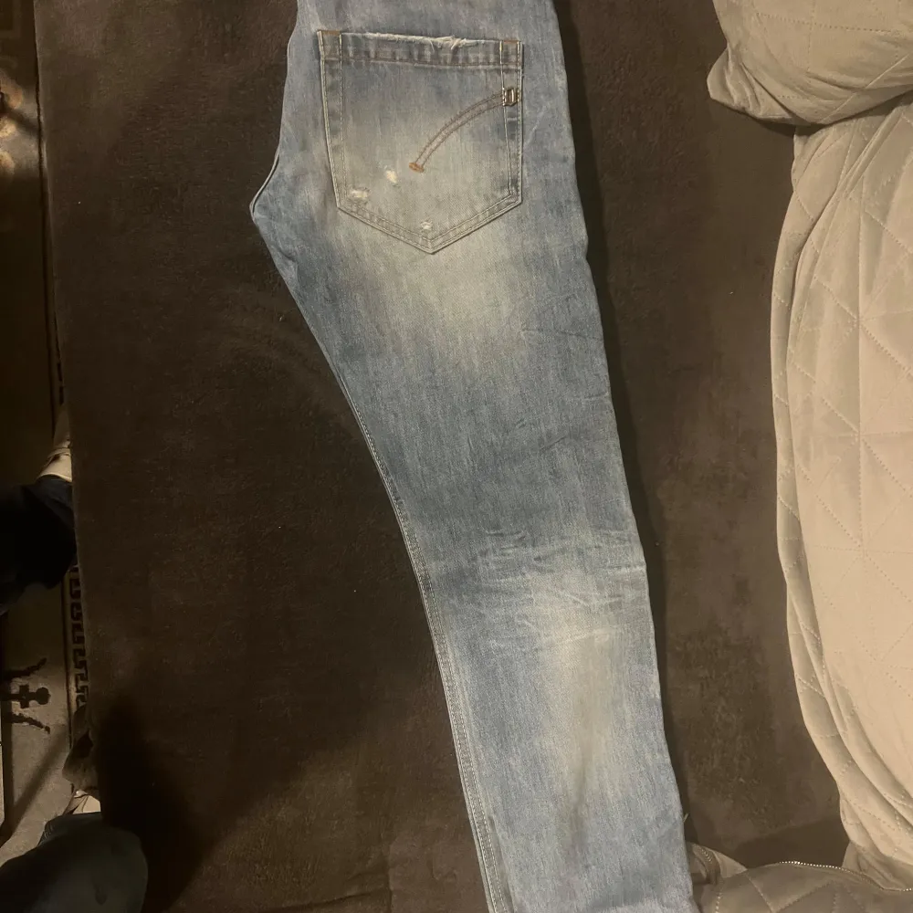 Tjena! Säljer nu dessa Dondup jeans som är slim fit. Jeansen är i bra skick och vid fler frågor är det bara att skriva! Mvh Isak . Jeans & Byxor.