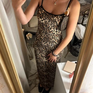 Leopard klänning  - Super kattig klänning!💋🐆Jättebra skick💖